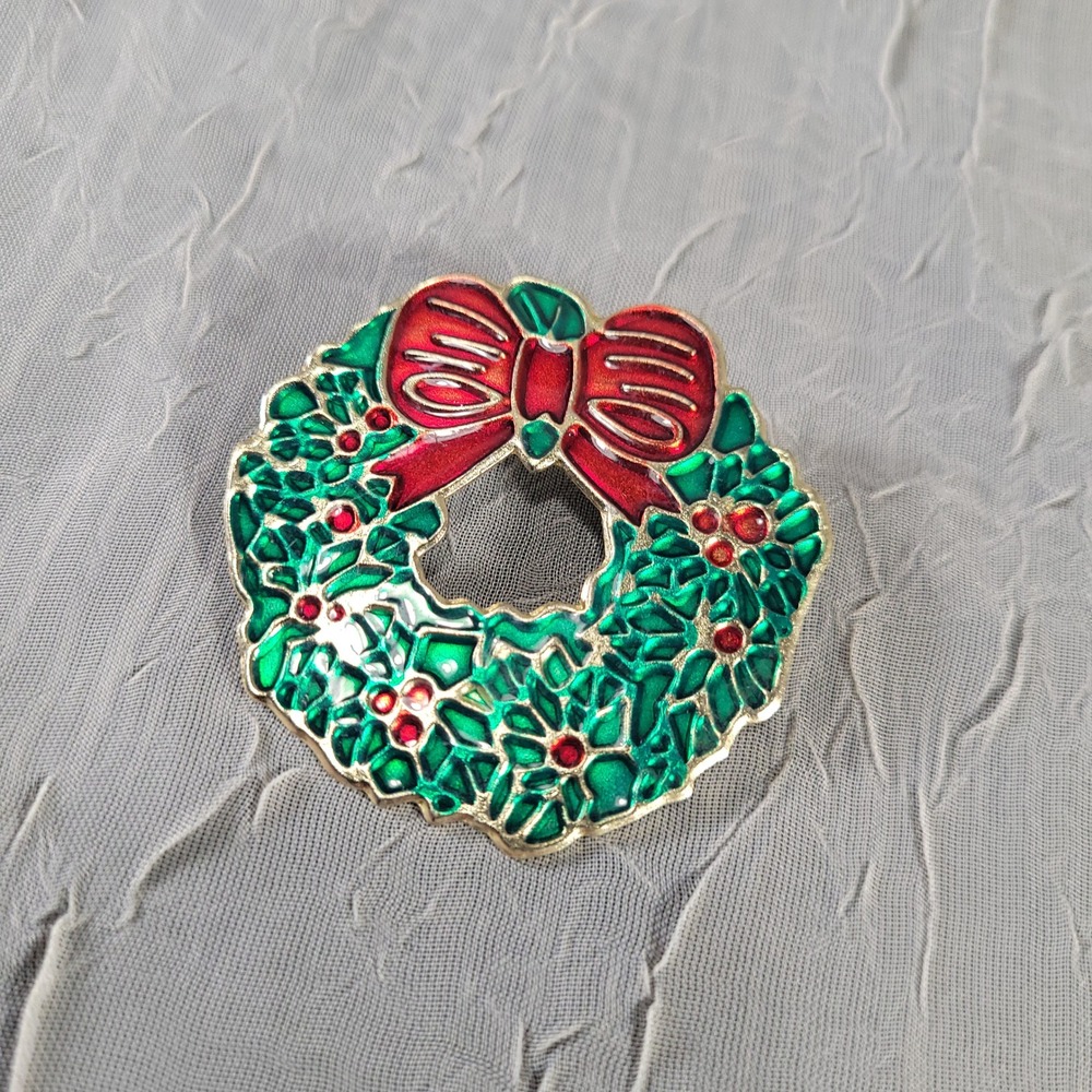 Christmas Wreath Stamped Brooch Green Red Enamel Gold Tone Bow Holiday Pin